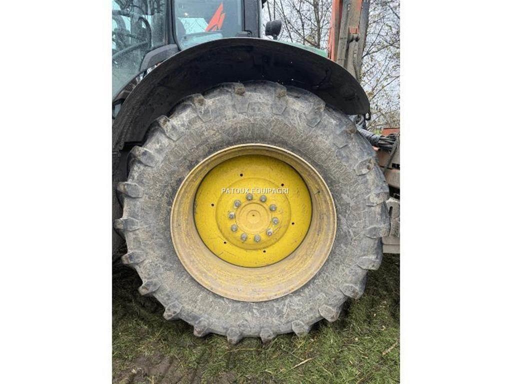 John Deere 6R195 Traktory