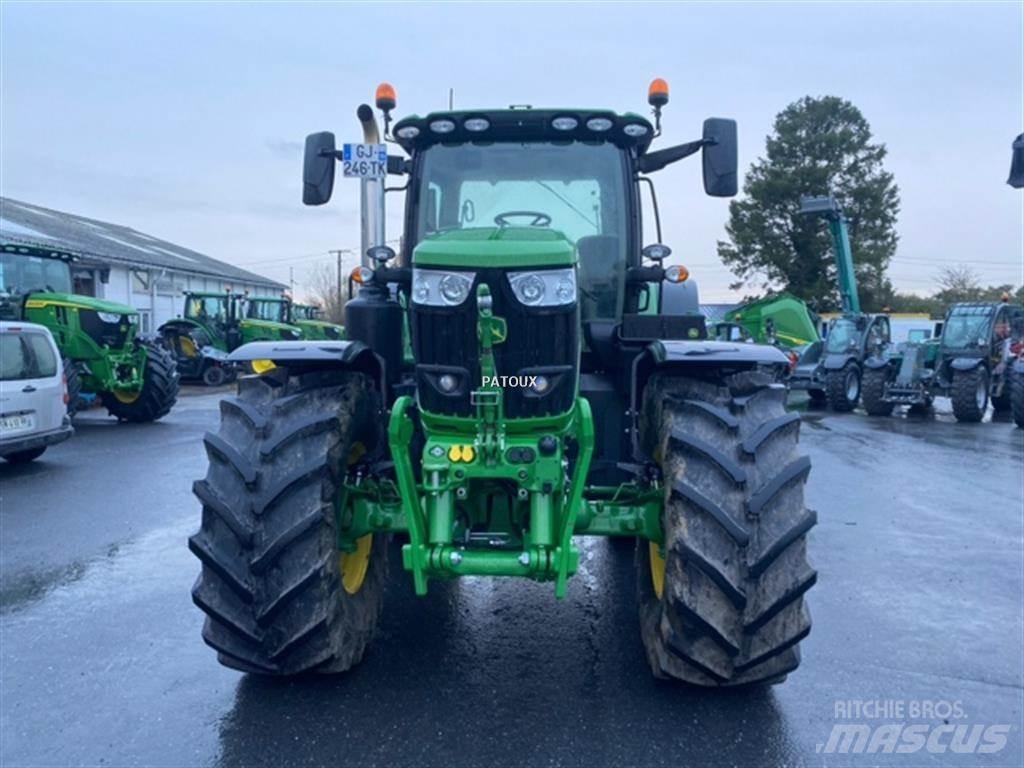 John Deere 6R215 Traktory