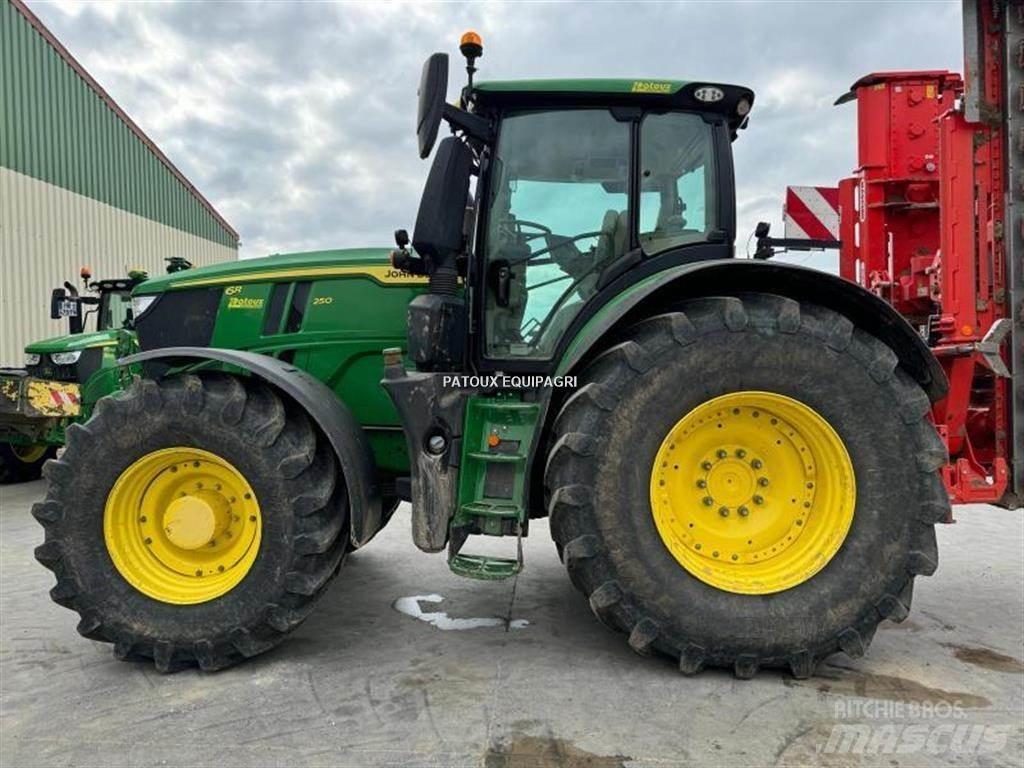 John Deere 6R250 Traktory