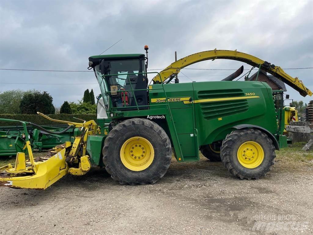 John Deere 7450 Sklízecí řezačka