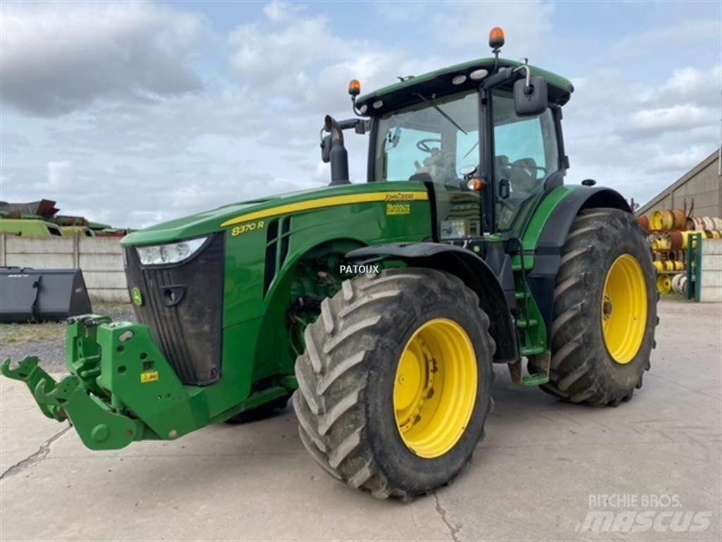 John Deere 8370R Traktory