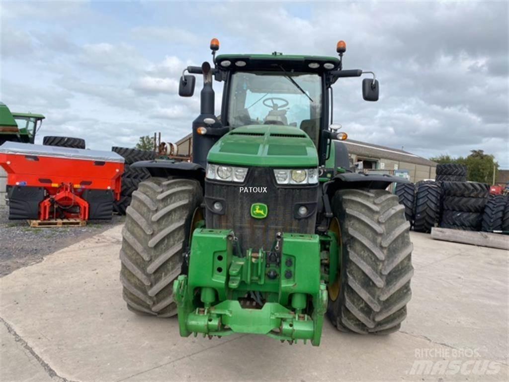 John Deere 8370R Traktory