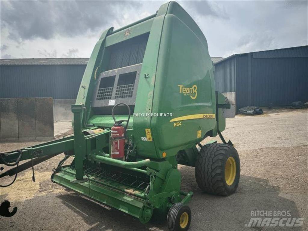 John Deere 864 Lis na válcové balíky