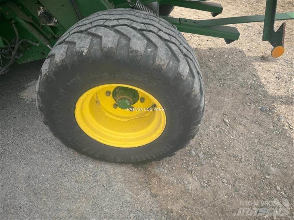 John Deere 864 Lis na válcové balíky
