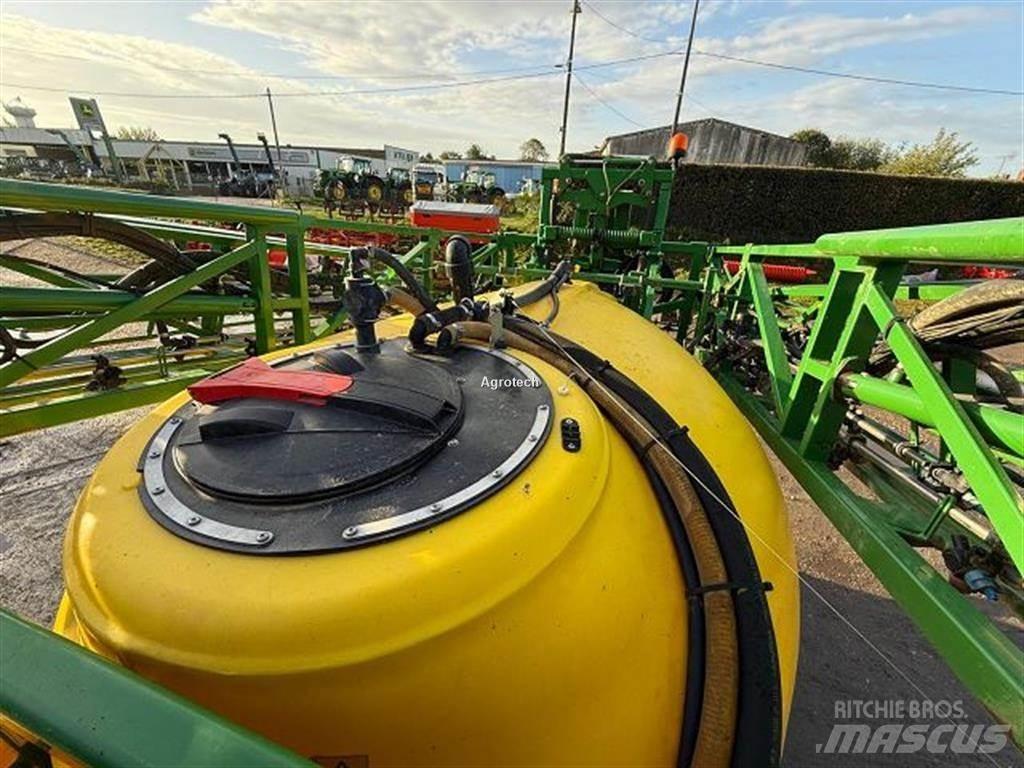 John Deere M740 Tažené postřikovače