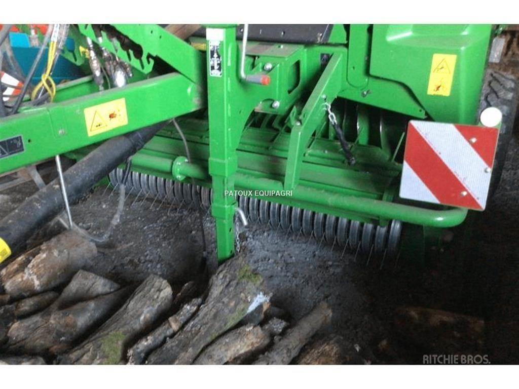 John Deere V461M Lis na válcové balíky