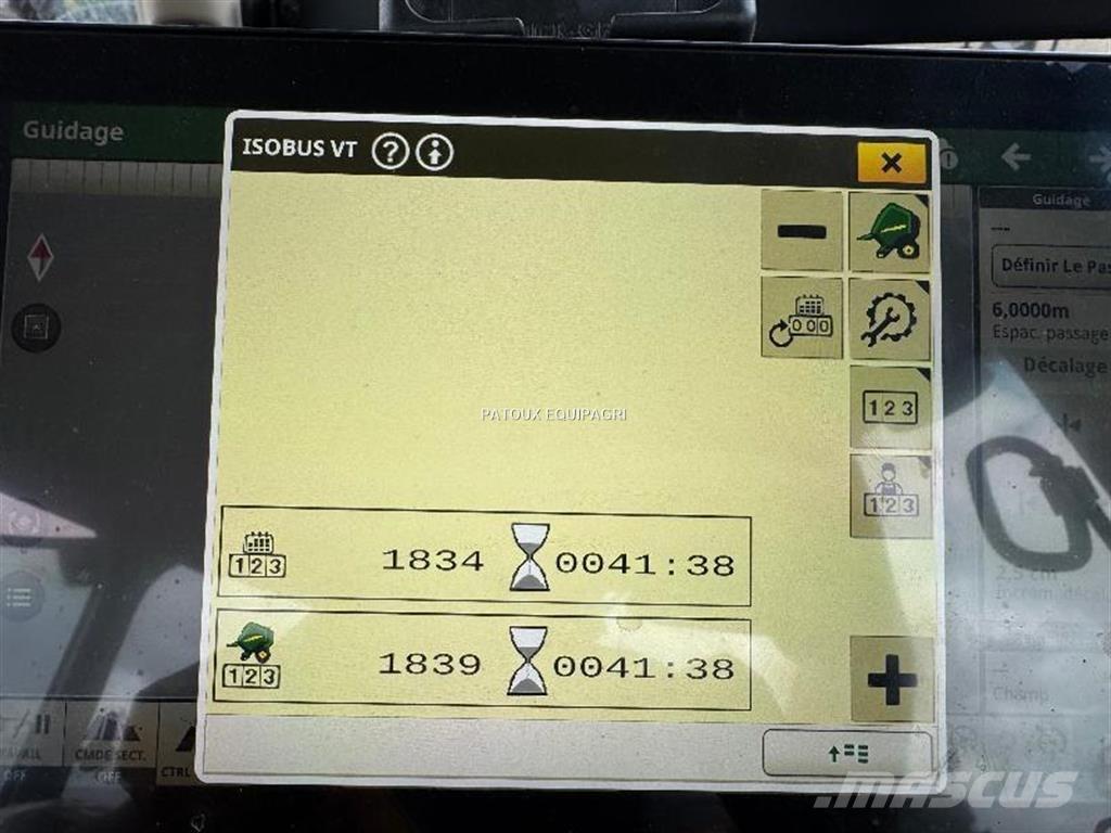 John Deere V461R Lis na válcové balíky