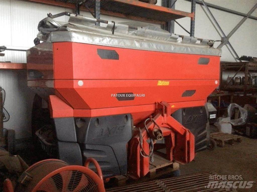 Kuhn AXIS50.1W Rozmetadlo minerálních hnojiv