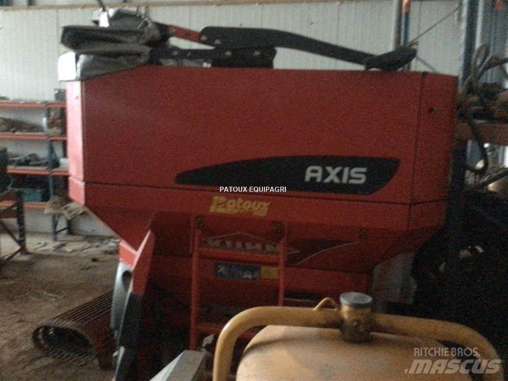 Kuhn AXIS50.1W Rozmetadlo minerálních hnojiv