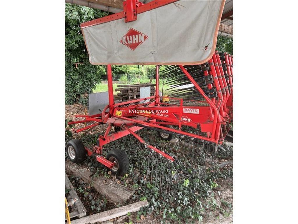 Kuhn GA4521GM Obraceče a shrabovače sena