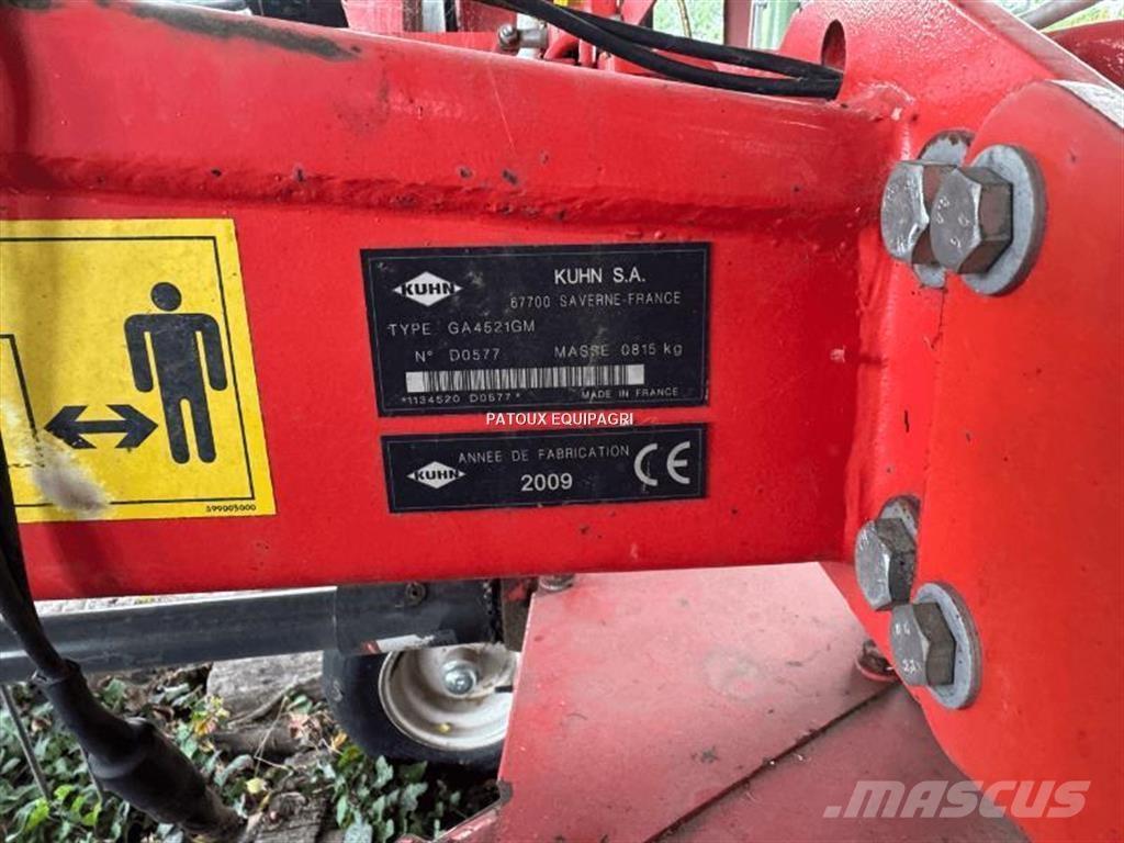 Kuhn GA4521GM Obraceče a shrabovače sena