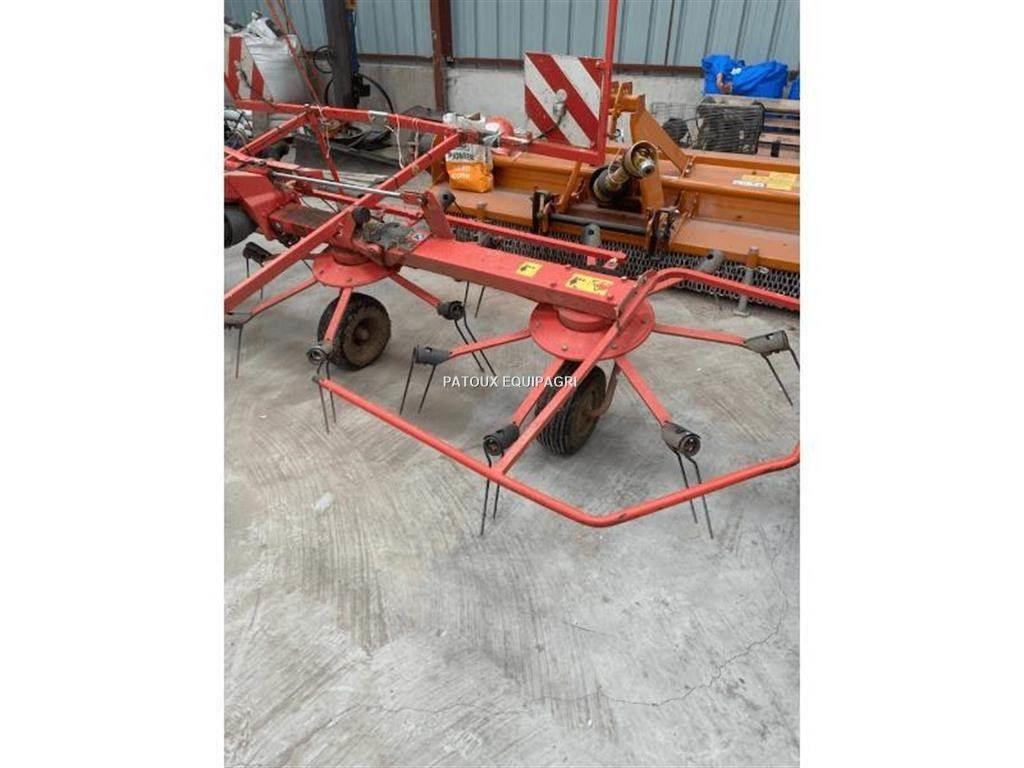 Kuhn GF5202 Obraceče a shrabovače sena