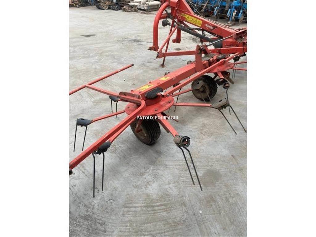 Kuhn GF5202 Obraceče a shrabovače sena