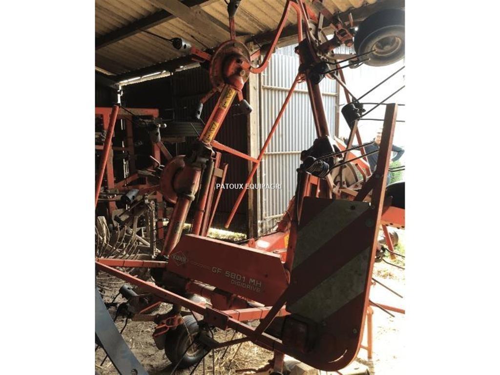Kuhn GF5801 Obraceče a shrabovače sena