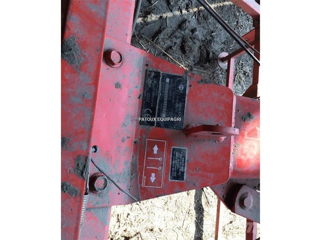 Kuhn GF5801 Obraceče a shrabovače sena