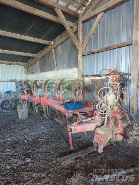 Kuhn VM 180 Konvenční pluh