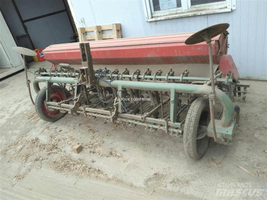 Nodet 19 RANGS Mechanické secí stroje