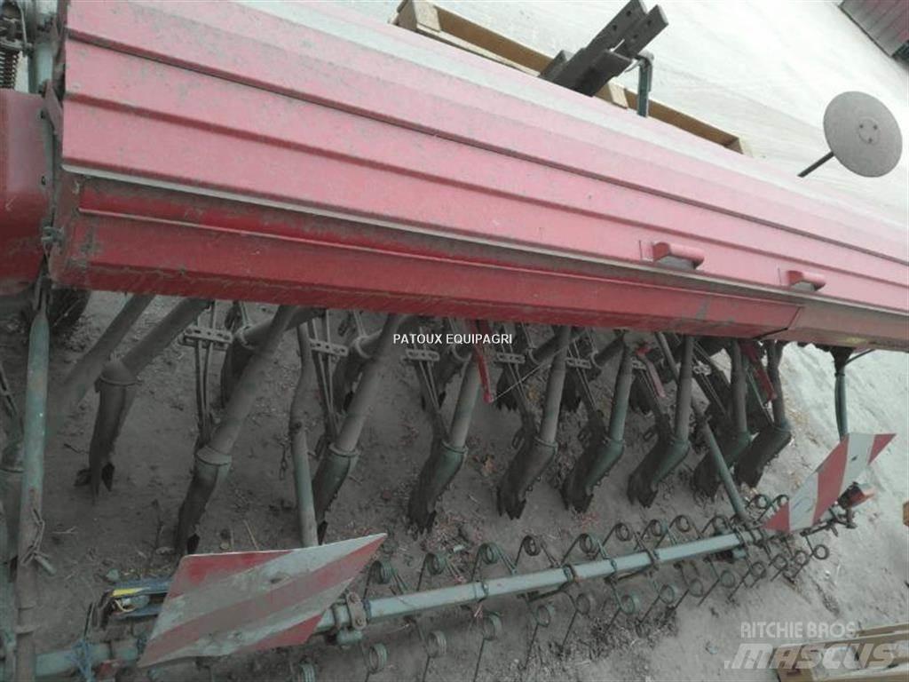 Nodet 19 RANGS Mechanické secí stroje