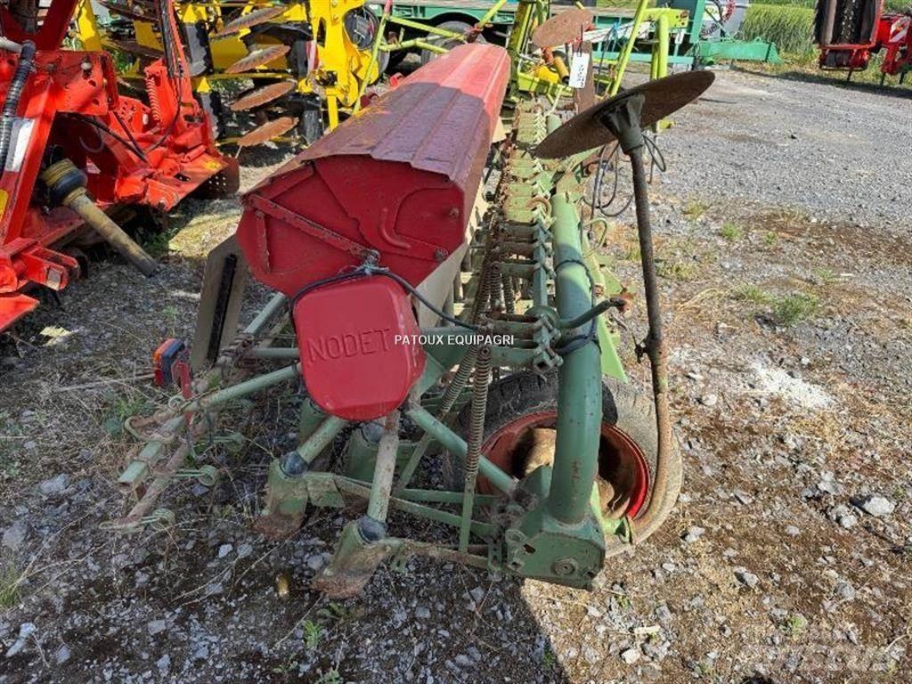 Nodet 19 RANGS Mechanické secí stroje