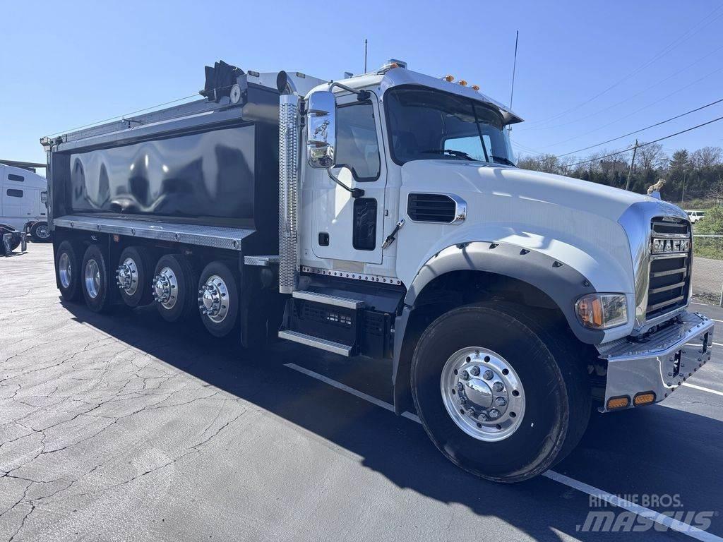 Mack GR64F Sklápěče