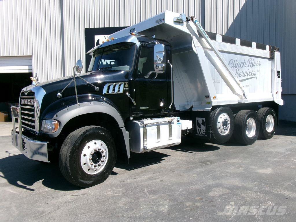 Mack GR64F Sklápěče