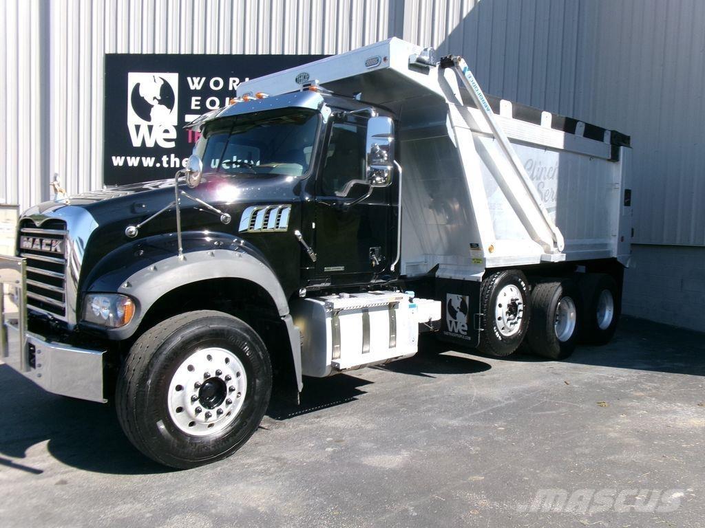 Mack GR64F Sklápěče