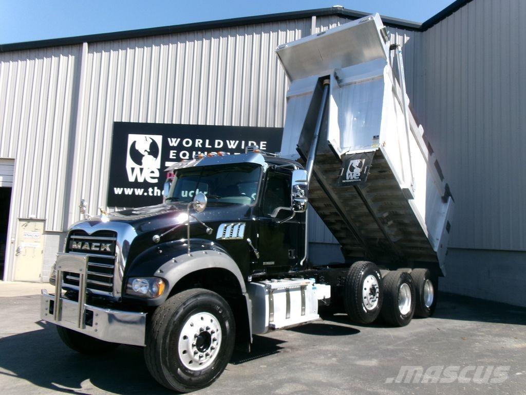 Mack GR64F Sklápěče