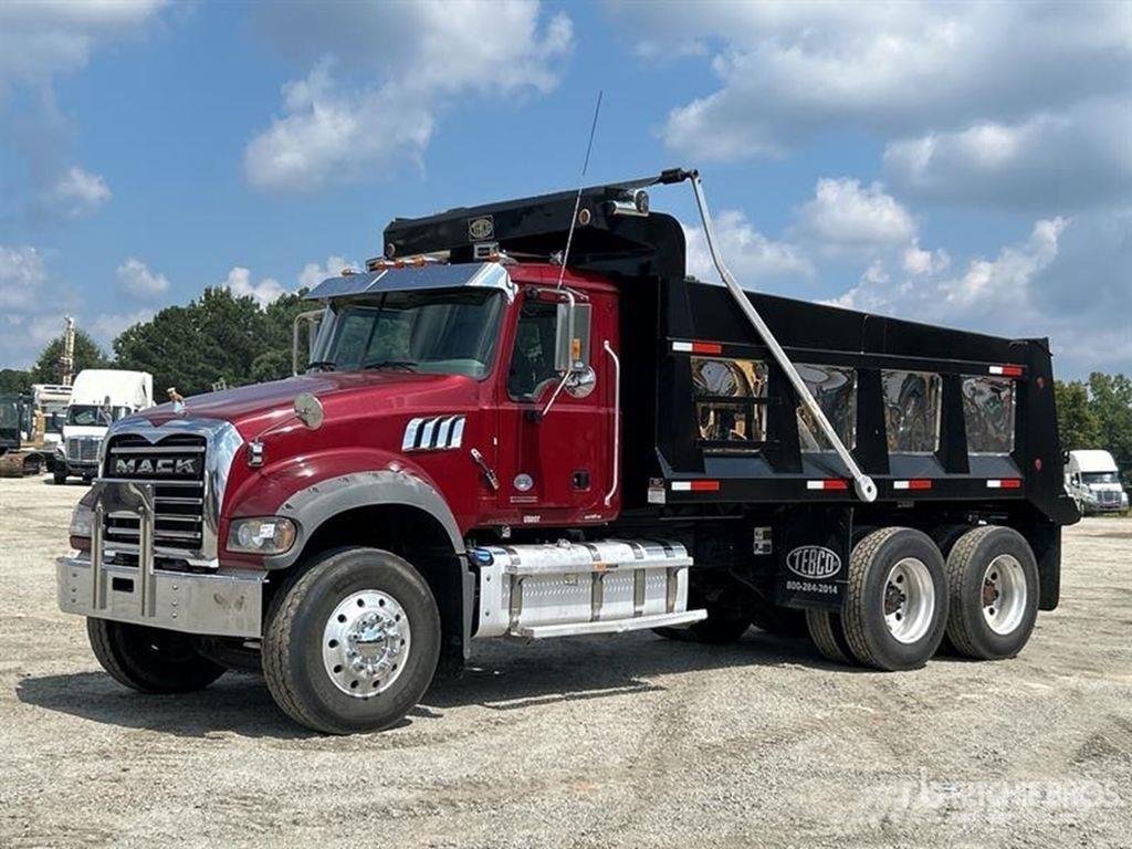 Mack GR64F Sklápěče