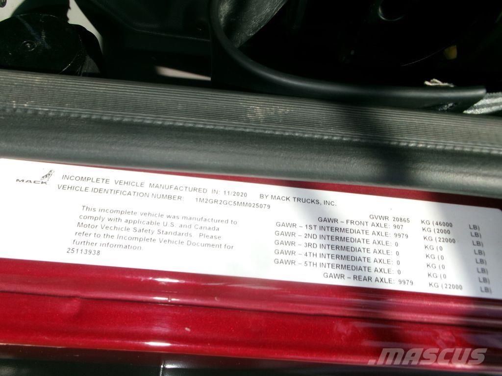 Mack GR64F Sklápěče