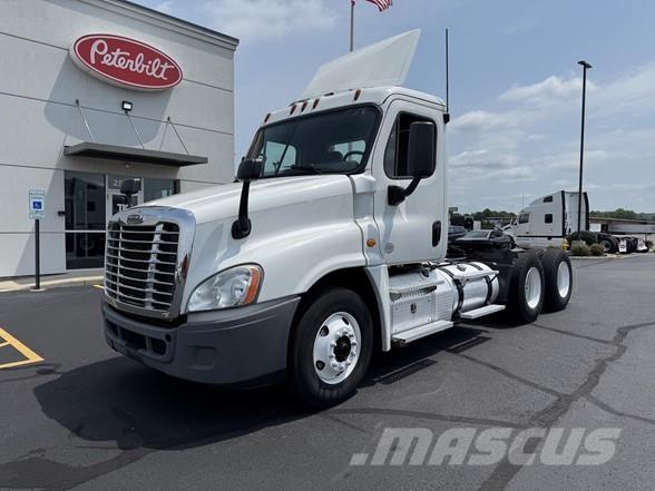 Freightliner CASCADIA 113 Tahače
