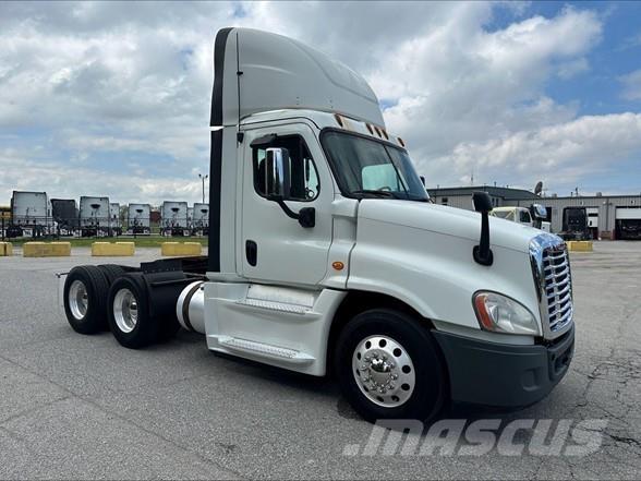 Freightliner CASCADIA 125 Tahače