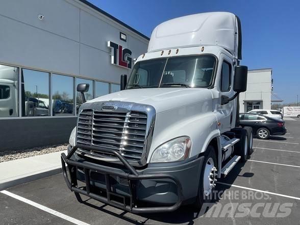 Freightliner CASCADIA 126 Tahače