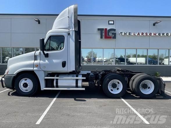 Freightliner CASCADIA 126 Tahače