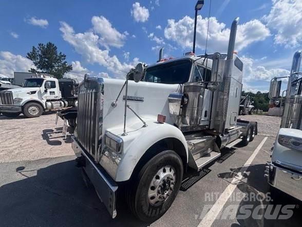 Kenworth W900B Tahače