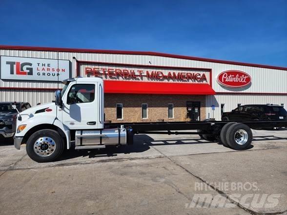 Peterbilt 536 Nákladní vozidlo bez nástavby