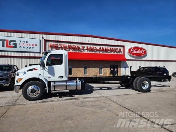 Peterbilt 536 Nákladní vozidlo bez nástavby