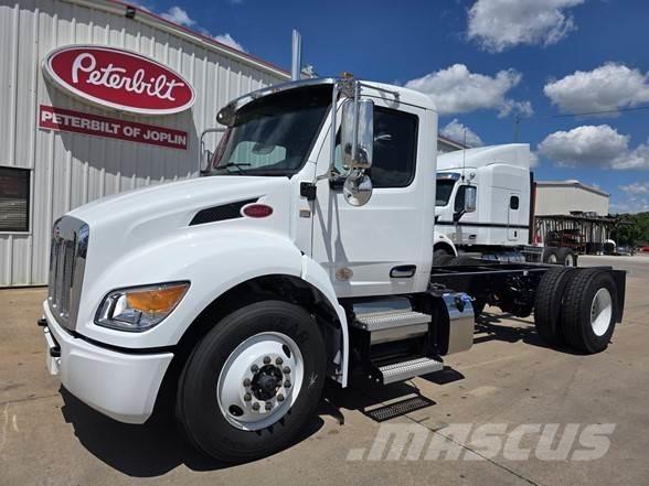 Peterbilt 536 Nákladní vozidlo bez nástavby