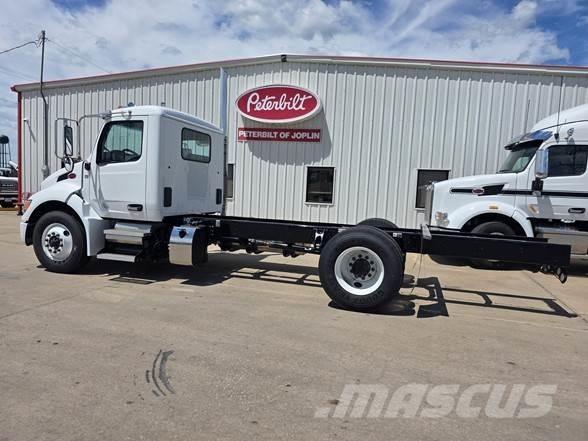Peterbilt 536 Nákladní vozidlo bez nástavby