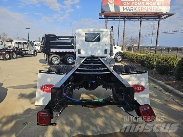 Peterbilt 536 Nákladní vozidlo bez nástavby