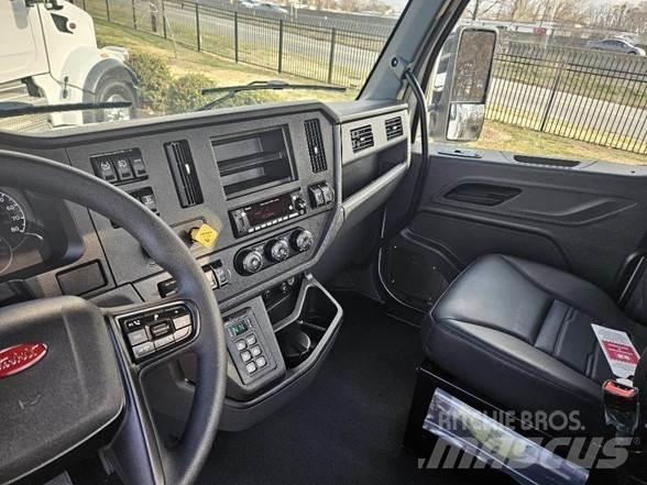 Peterbilt 536 Nákladní vozidlo bez nástavby