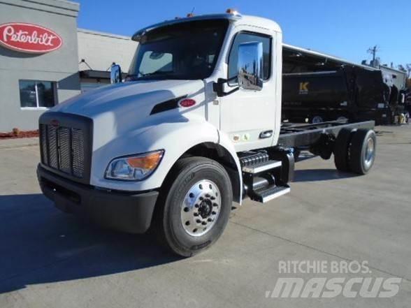 Peterbilt 536 Nákladní vozidlo bez nástavby