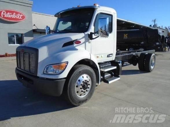 Peterbilt 536 Nákladní vozidlo bez nástavby