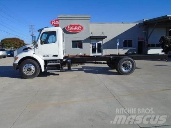 Peterbilt 536 Nákladní vozidlo bez nástavby