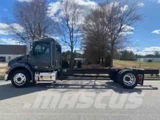 Peterbilt 536 Nákladní vozidlo bez nástavby
