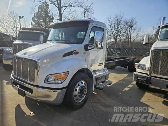 Peterbilt 536 Nákladní vozidlo bez nástavby