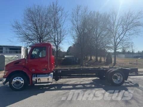 Peterbilt 536 Nákladní vozidlo bez nástavby