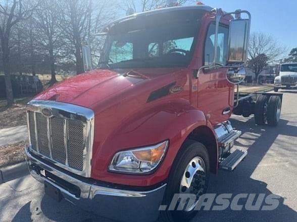 Peterbilt 536 Nákladní vozidlo bez nástavby