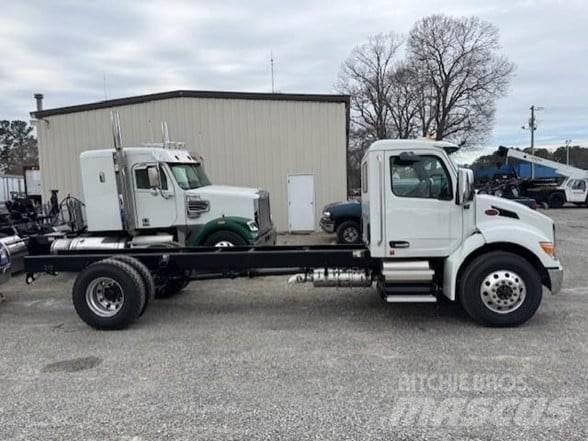 Peterbilt 536 Nákladní vozidlo bez nástavby