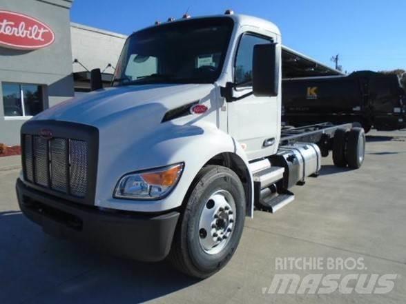 Peterbilt 536 Nákladní vozidlo bez nástavby