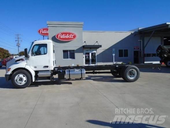 Peterbilt 536 Nákladní vozidlo bez nástavby